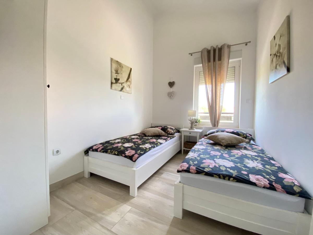 Villa Divina With Private Heated Pool بولا المظهر الخارجي الصورة